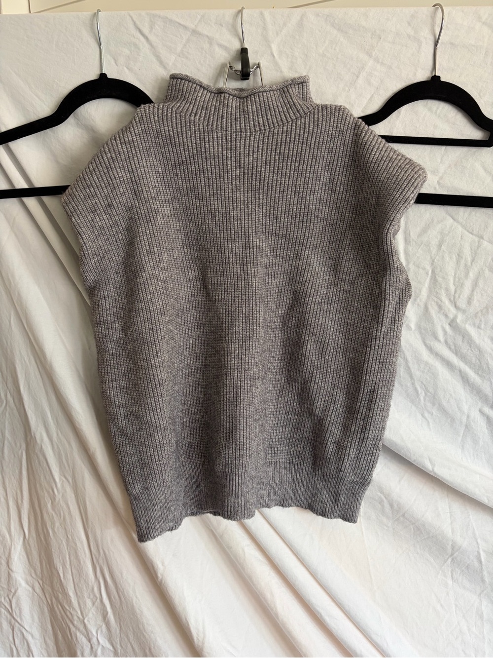 Sleeveless Ribbed Turtleneck Sweater Vest - Gray